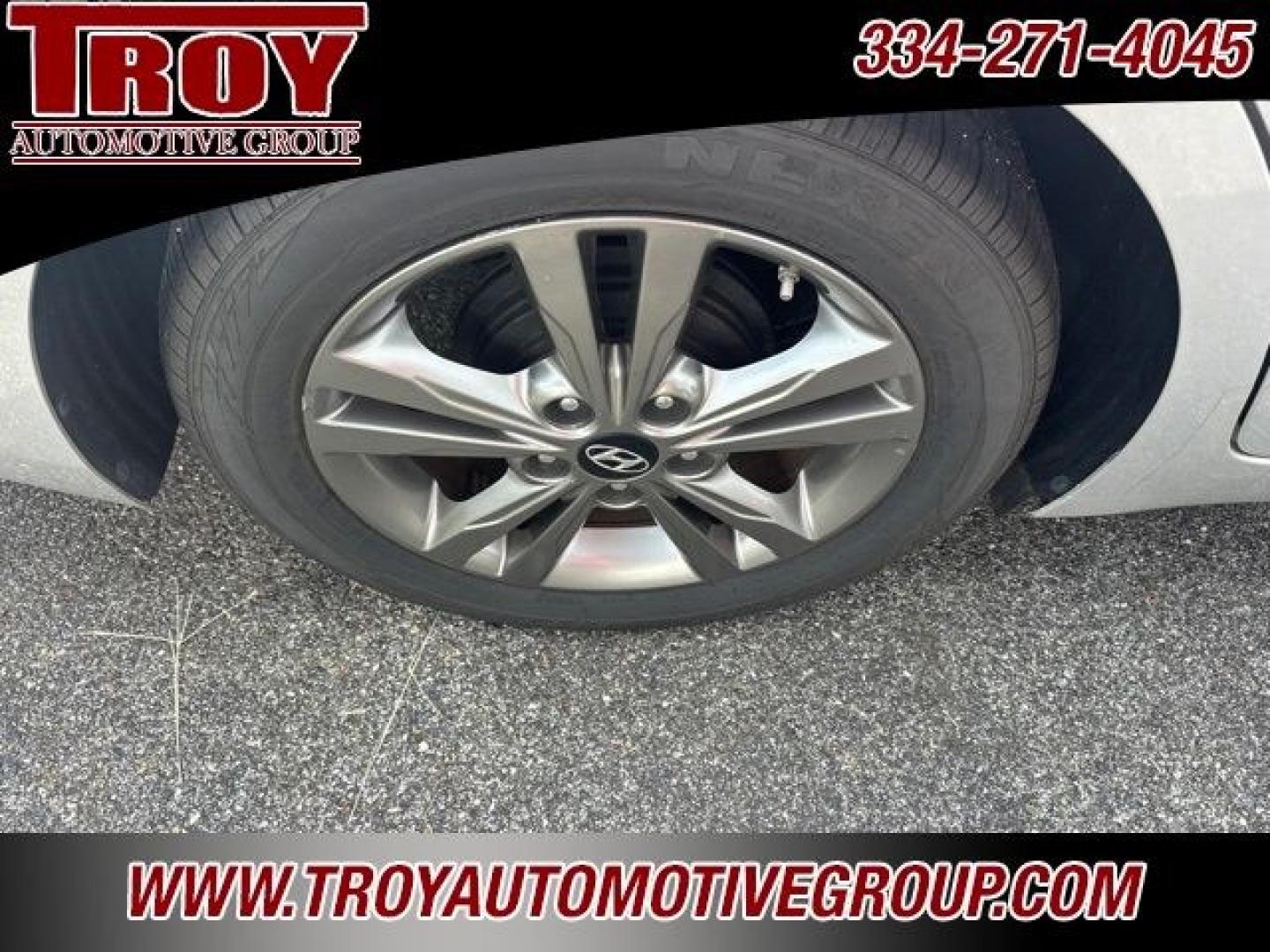 2017 Silver /Gray Hyundai Elantra SE (5NPD84LF5HH) with an 2.0L 4-Cylinder DOHC 16V engine, Automatic transmission, located at 6812 Atlanta Hwy, Montgomery, AL, 36117, (334) 271-4045, 32.382118, -86.178673 - Recent Arrival!<br><br>Silver 2017 Hyundai Elantra SE FWD 2.0L 4-Cylinder DOHC 16V 6-Speed Automatic with Shiftronic<br><br>Financing Available---Top Value for Trades.<br><br>Odometer is 93978 miles below market average! 29/38 City/Highway MPG<br><br><br>Awards:<br> * 2017 KBB.com 10 Most Awarded B- Photo#9