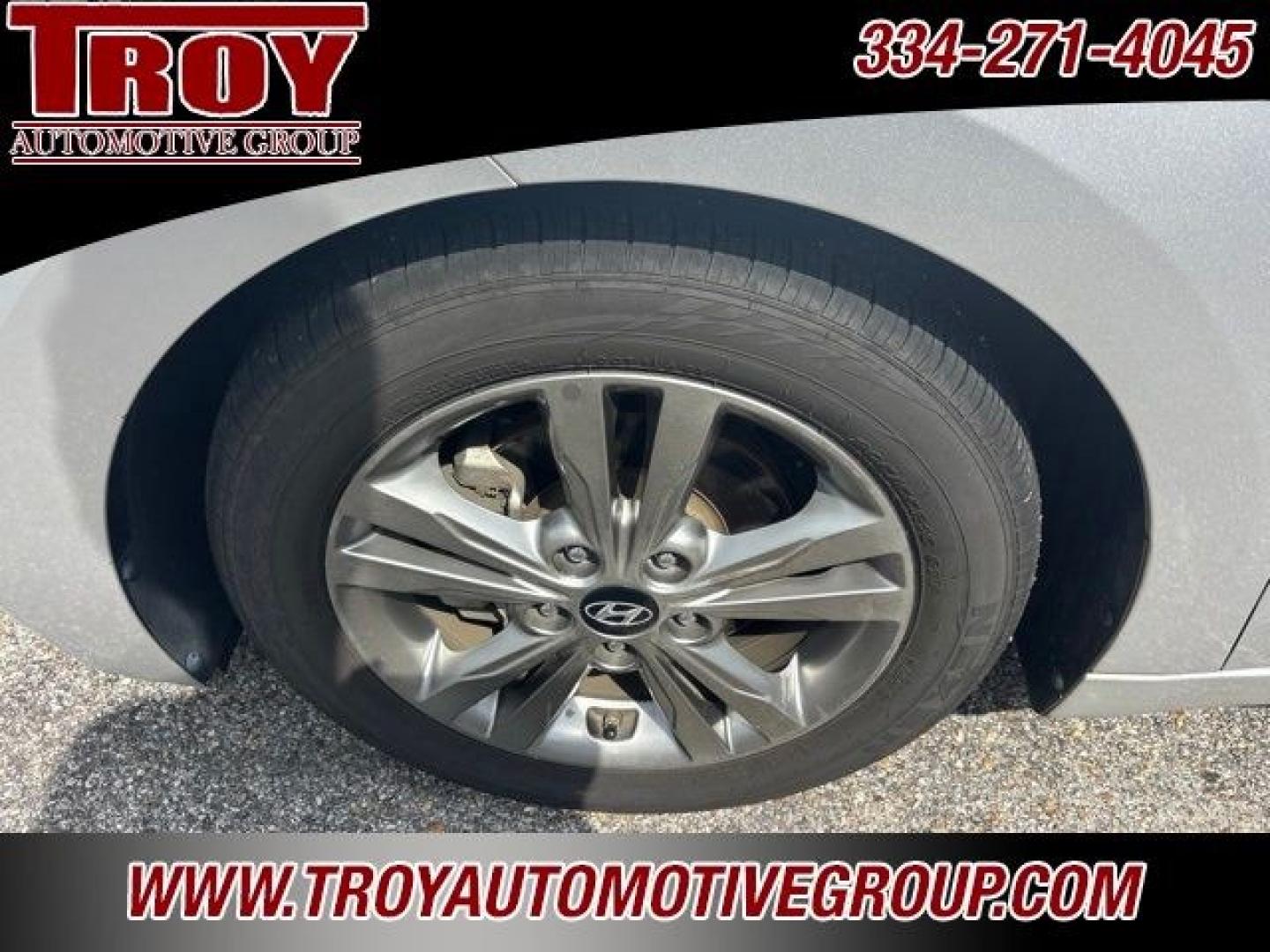 2017 Silver /Gray Hyundai Elantra SE (5NPD84LF5HH) with an 2.0L 4-Cylinder DOHC 16V engine, Automatic transmission, located at 6812 Atlanta Hwy, Montgomery, AL, 36117, (334) 271-4045, 32.382118, -86.178673 - Recent Arrival!<br><br>Silver 2017 Hyundai Elantra SE FWD 2.0L 4-Cylinder DOHC 16V 6-Speed Automatic with Shiftronic<br><br>Financing Available---Top Value for Trades.<br><br>Odometer is 93978 miles below market average! 29/38 City/Highway MPG<br><br><br>Awards:<br> * 2017 KBB.com 10 Most Awarded B- Photo#11