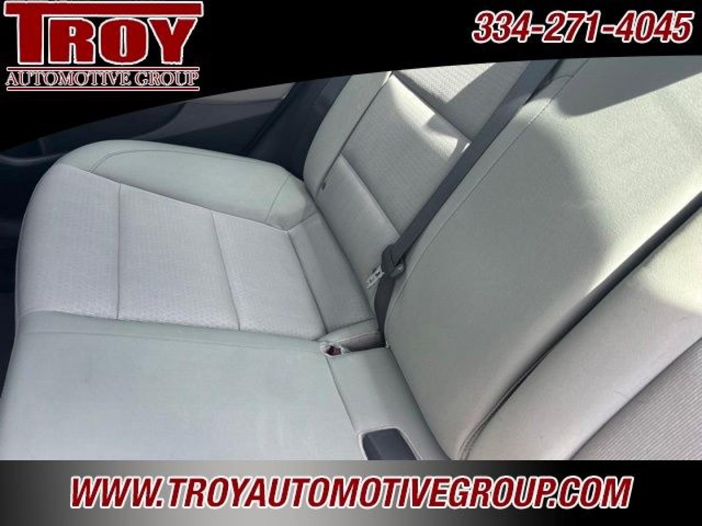 2017 Silver /Gray Hyundai Elantra SE (5NPD84LF5HH) with an 2.0L 4-Cylinder DOHC 16V engine, Automatic transmission, located at 6812 Atlanta Hwy, Montgomery, AL, 36117, (334) 271-4045, 32.382118, -86.178673 - Recent Arrival!<br><br>Silver 2017 Hyundai Elantra SE FWD 2.0L 4-Cylinder DOHC 16V 6-Speed Automatic with Shiftronic<br><br>Financing Available---Top Value for Trades.<br><br>Odometer is 93978 miles below market average! 29/38 City/Highway MPG<br><br><br>Awards:<br> * 2017 KBB.com 10 Most Awarded B- Photo#14