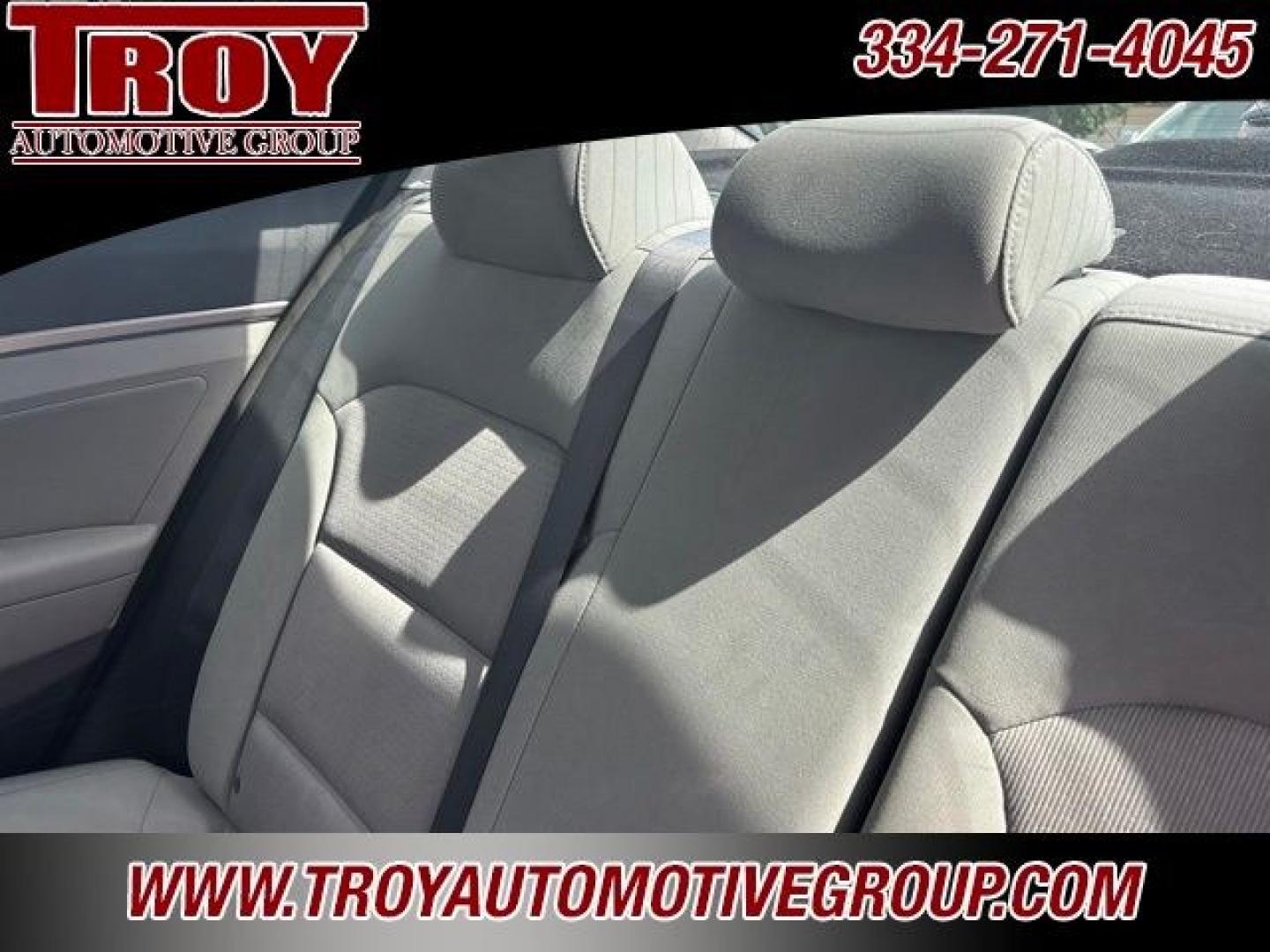 2017 Silver /Gray Hyundai Elantra SE (5NPD84LF5HH) with an 2.0L 4-Cylinder DOHC 16V engine, Automatic transmission, located at 6812 Atlanta Hwy, Montgomery, AL, 36117, (334) 271-4045, 32.382118, -86.178673 - Recent Arrival!<br><br>Silver 2017 Hyundai Elantra SE FWD 2.0L 4-Cylinder DOHC 16V 6-Speed Automatic with Shiftronic<br><br>Financing Available---Top Value for Trades.<br><br>Odometer is 93978 miles below market average! 29/38 City/Highway MPG<br><br><br>Awards:<br> * 2017 KBB.com 10 Most Awarded B- Photo#16