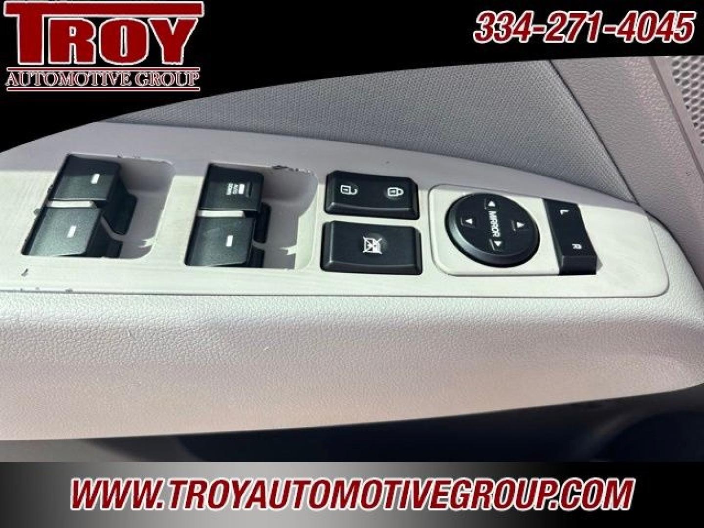 2017 Silver /Gray Hyundai Elantra SE (5NPD84LF5HH) with an 2.0L 4-Cylinder DOHC 16V engine, Automatic transmission, located at 6812 Atlanta Hwy, Montgomery, AL, 36117, (334) 271-4045, 32.382118, -86.178673 - Recent Arrival!<br><br>Silver 2017 Hyundai Elantra SE FWD 2.0L 4-Cylinder DOHC 16V 6-Speed Automatic with Shiftronic<br><br>Financing Available---Top Value for Trades.<br><br>Odometer is 93978 miles below market average! 29/38 City/Highway MPG<br><br><br>Awards:<br> * 2017 KBB.com 10 Most Awarded B- Photo#29