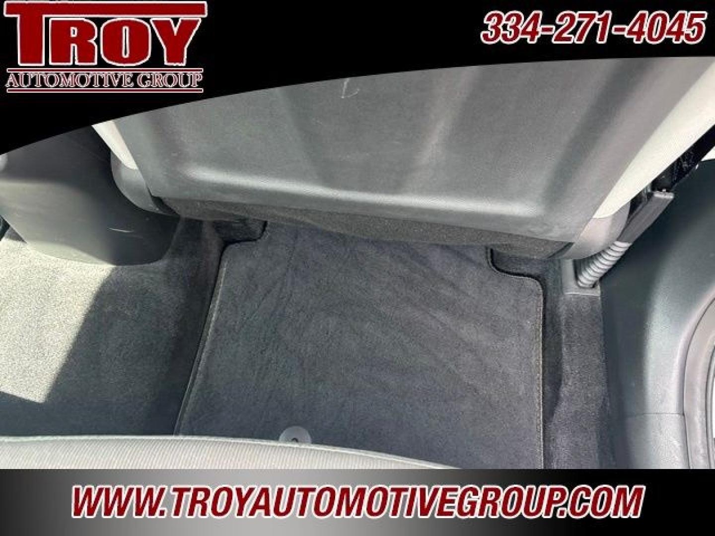 2017 Silver /Gray Hyundai Elantra SE (5NPD84LF5HH) with an 2.0L 4-Cylinder DOHC 16V engine, Automatic transmission, located at 6812 Atlanta Hwy, Montgomery, AL, 36117, (334) 271-4045, 32.382118, -86.178673 - Recent Arrival!<br><br>Silver 2017 Hyundai Elantra SE FWD 2.0L 4-Cylinder DOHC 16V 6-Speed Automatic with Shiftronic<br><br>Financing Available---Top Value for Trades.<br><br>Odometer is 93978 miles below market average! 29/38 City/Highway MPG<br><br><br>Awards:<br> * 2017 KBB.com 10 Most Awarded B- Photo#31