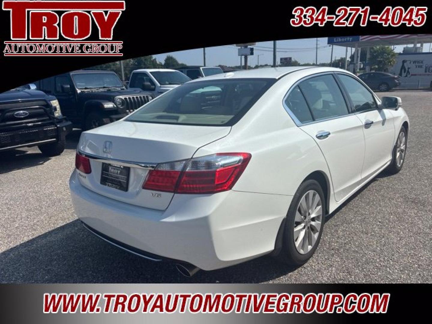 2014 White Orchid Pearl /Parchment Honda Accord EX-L (1HGCR3F89EA) with an 3.5L V6 SOHC i-VTEC 24V engine, Automatic transmission, located at 6812 Atlanta Hwy, Montgomery, AL, 36117, (334) 271-4045, 32.382118, -86.178673 - 1-Owner!!<br>Sunroof!!<br>2-Master Remote Entry Keys!!<br>V6!!- Photo#4