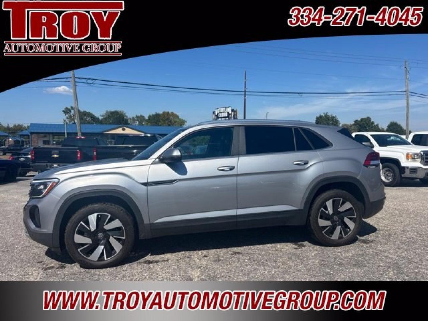 2024 Pure Gray /Titan Black Volkswagen Atlas Cross Sport 2.0T SE w/Technology (1V2JE2CA9RC) with an 2.0L TSI engine, Automatic transmission, located at 6812 Atlanta Hwy, Montgomery, AL, 36117, (334) 271-4045, 32.382118, -86.178673 - Tow Package!<br>1-Owner!!<br>Sunroof<br>Back Up Camera!!<br>Heated/Cooled Seats!!- Photo#1
