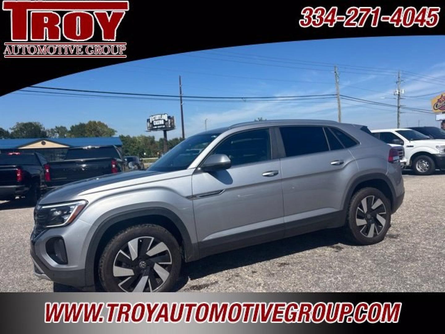 2024 Pure Gray /Titan Black Volkswagen Atlas Cross Sport 2.0T SE w/Technology (1V2JE2CA9RC) with an 2.0L TSI engine, Automatic transmission, located at 6812 Atlanta Hwy, Montgomery, AL, 36117, (334) 271-4045, 32.382118, -86.178673 - Tow Package!<br>1-Owner!!<br>Sunroof<br>Back Up Camera!!<br>Heated/Cooled Seats!!- Photo#3