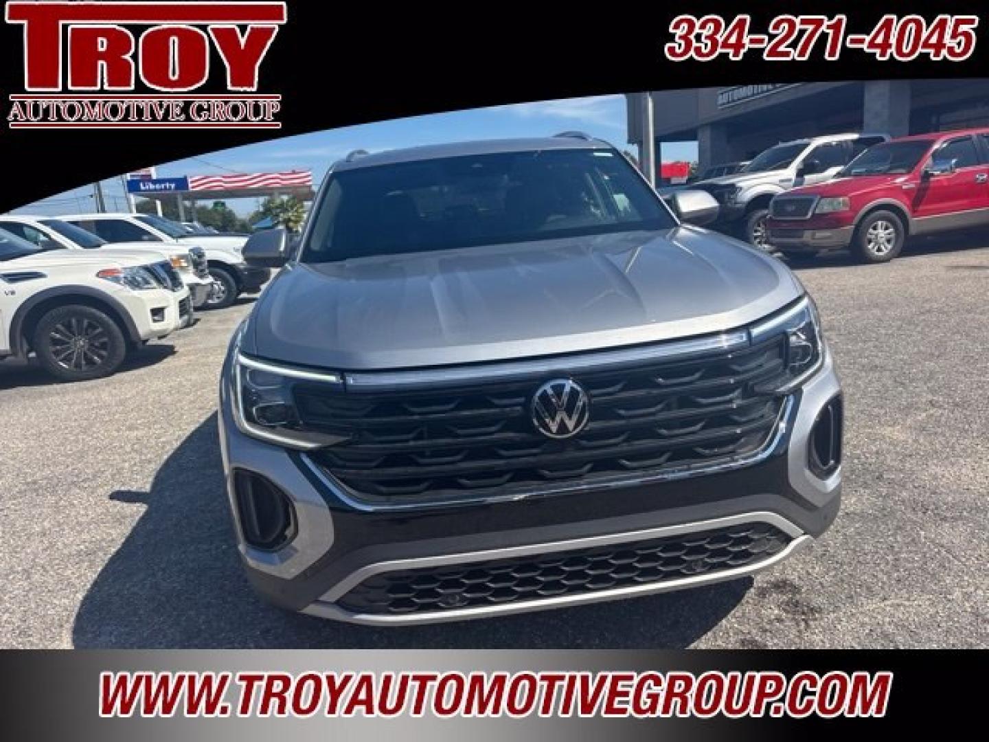 2024 Pure Gray /Titan Black Volkswagen Atlas Cross Sport 2.0T SE w/Technology (1V2JE2CA9RC) with an 2.0L TSI engine, Automatic transmission, located at 6812 Atlanta Hwy, Montgomery, AL, 36117, (334) 271-4045, 32.382118, -86.178673 - Tow Package!<br>1-Owner!!<br>Sunroof<br>Back Up Camera!!<br>Heated/Cooled Seats!!- Photo#7