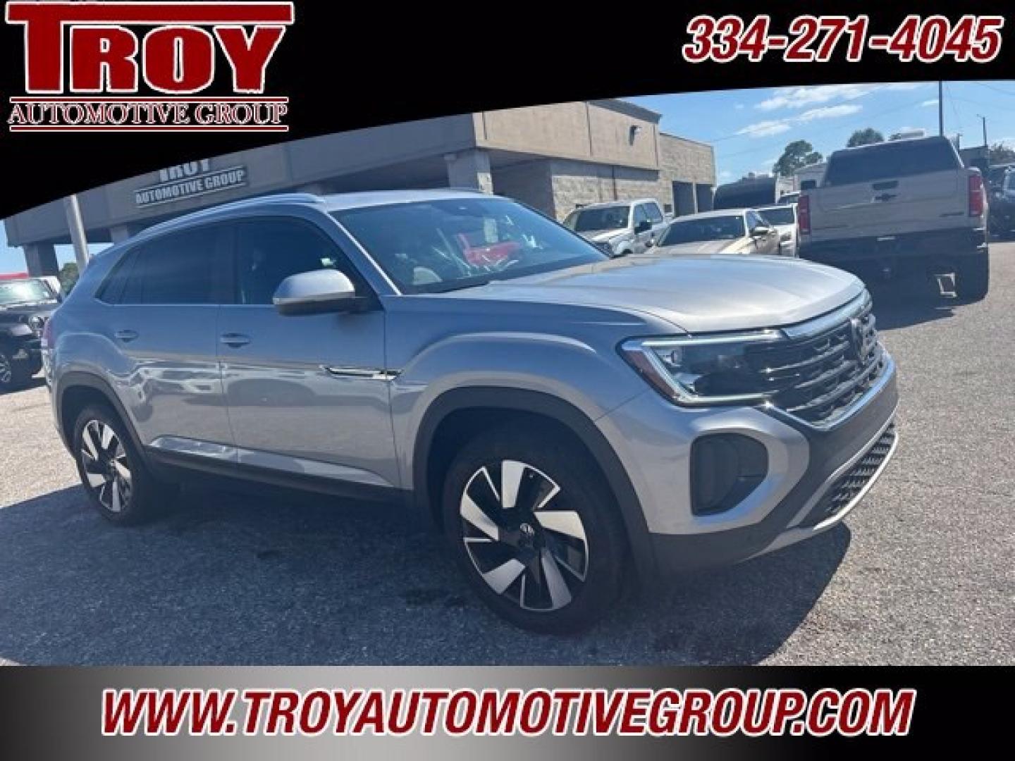 2024 Pure Gray /Titan Black Volkswagen Atlas Cross Sport 2.0T SE w/Technology (1V2JE2CA9RC) with an 2.0L TSI engine, Automatic transmission, located at 6812 Atlanta Hwy, Montgomery, AL, 36117, (334) 271-4045, 32.382118, -86.178673 - Tow Package!<br>1-Owner!!<br>Sunroof<br>Back Up Camera!!<br>Heated/Cooled Seats!!- Photo#9