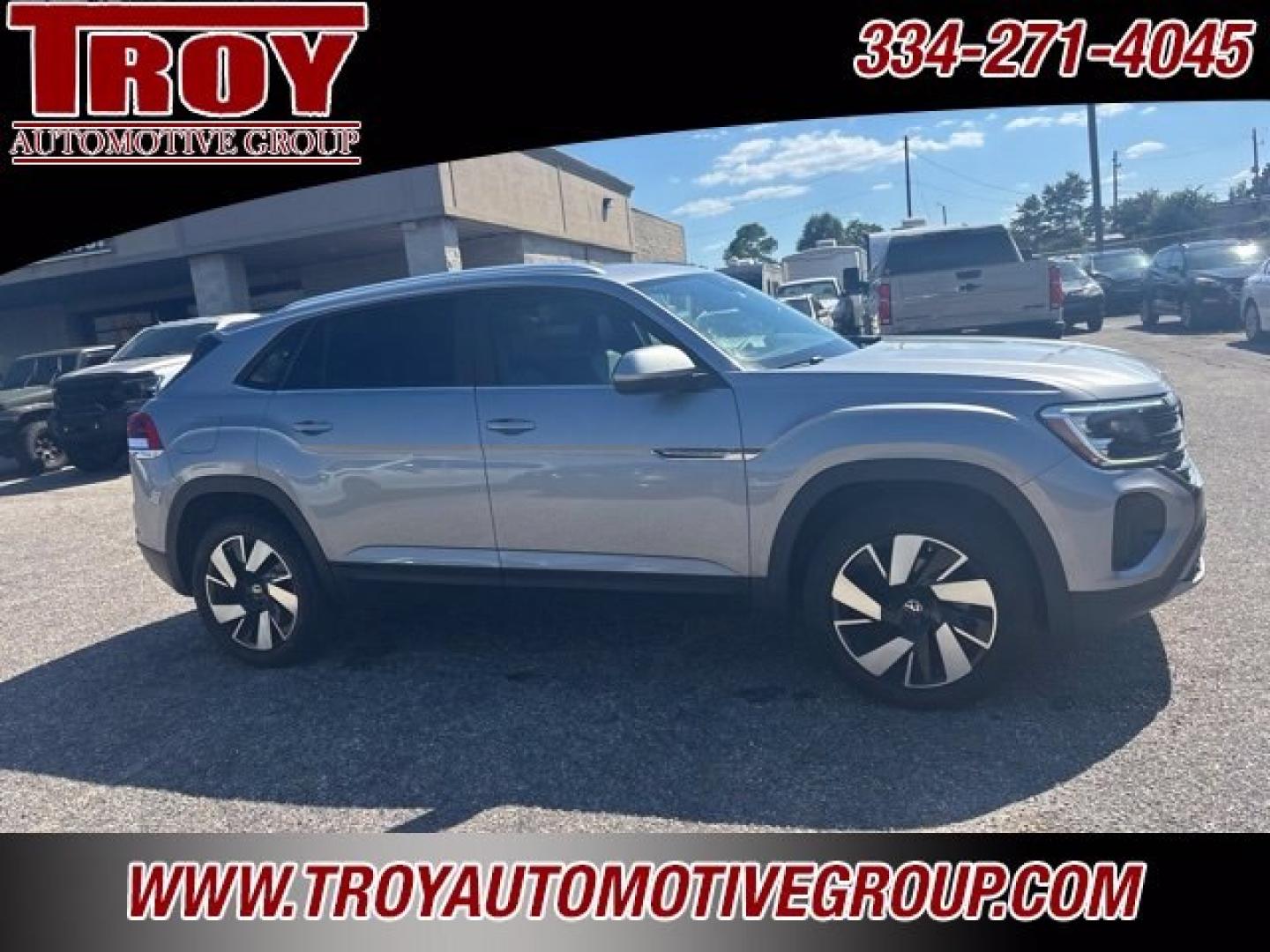 2024 Pure Gray /Titan Black Volkswagen Atlas Cross Sport 2.0T SE w/Technology (1V2JE2CA9RC) with an 2.0L TSI engine, Automatic transmission, located at 6812 Atlanta Hwy, Montgomery, AL, 36117, (334) 271-4045, 32.382118, -86.178673 - Tow Package!<br>1-Owner!!<br>Sunroof<br>Back Up Camera!!<br>Heated/Cooled Seats!!- Photo#10