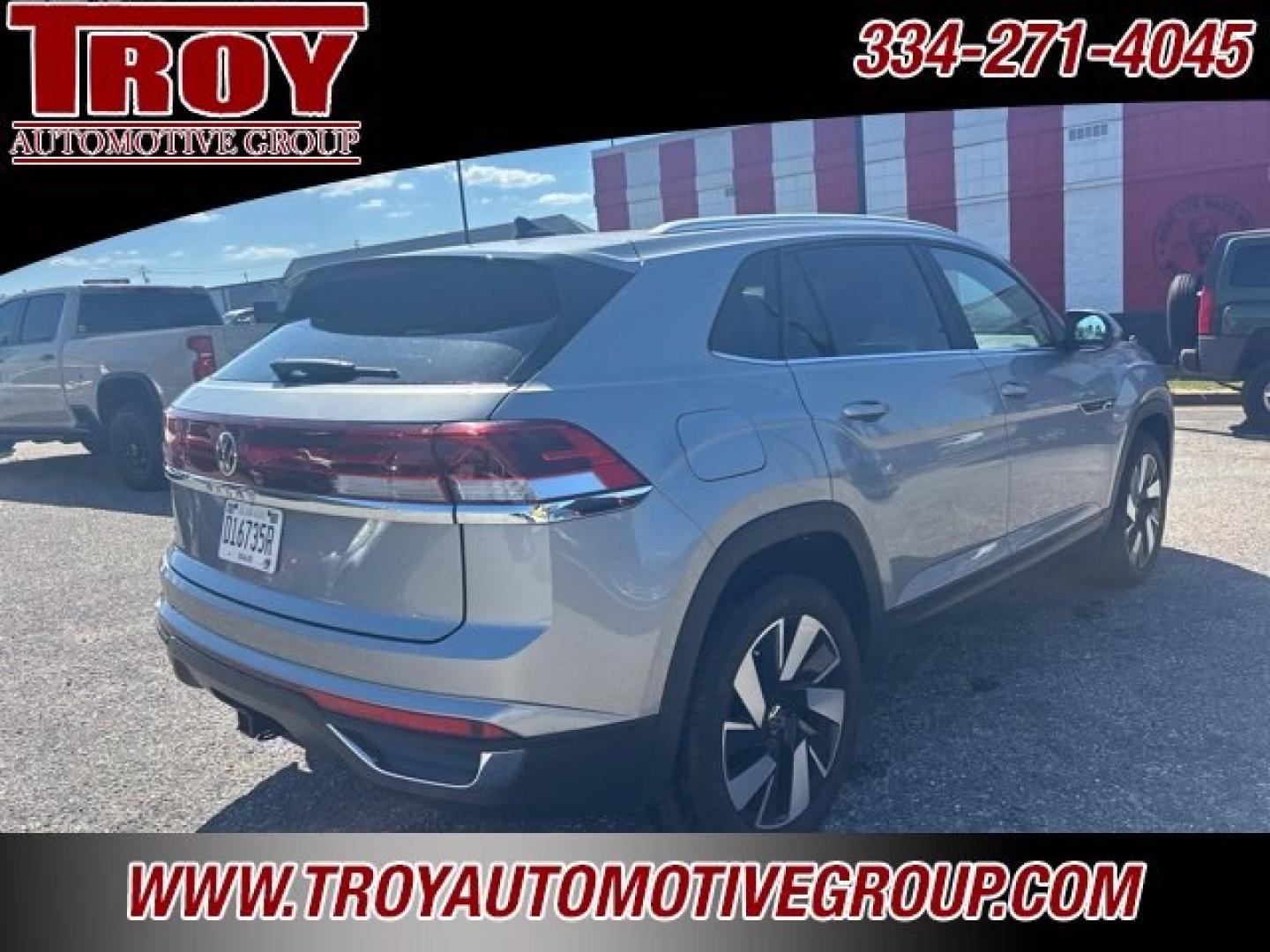 2024 Pure Gray /Titan Black Volkswagen Atlas Cross Sport 2.0T SE w/Technology (1V2JE2CA9RC) with an 2.0L TSI engine, Automatic transmission, located at 6812 Atlanta Hwy, Montgomery, AL, 36117, (334) 271-4045, 32.382118, -86.178673 - Tow Package!<br>1-Owner!!<br>Sunroof<br>Back Up Camera!!<br>Heated/Cooled Seats!!- Photo#12