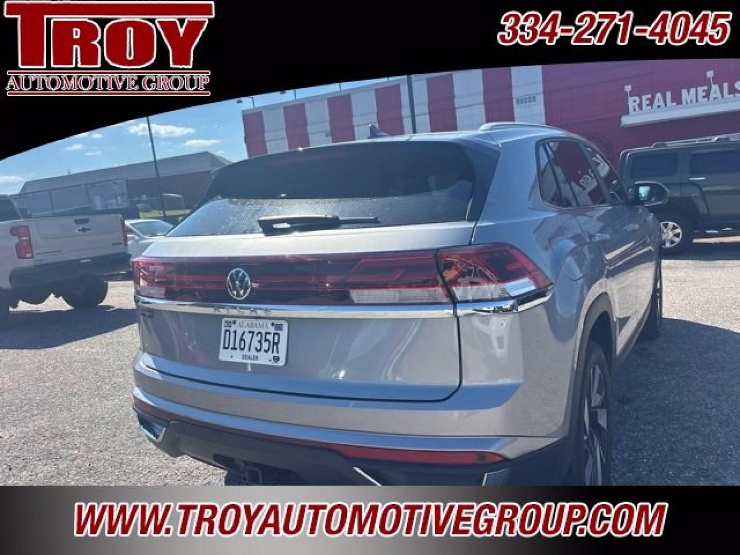 2024 Pure Gray /Titan Black Volkswagen Atlas Cross Sport 2.0T SE w/Technology (1V2JE2CA9RC) with an 2.0L TSI engine, Automatic transmission, located at 6812 Atlanta Hwy, Montgomery, AL, 36117, (334) 271-4045, 32.382118, -86.178673 - Tow Package!<br>1-Owner!!<br>Sunroof<br>Back Up Camera!!<br>Heated/Cooled Seats!!- Photo#13