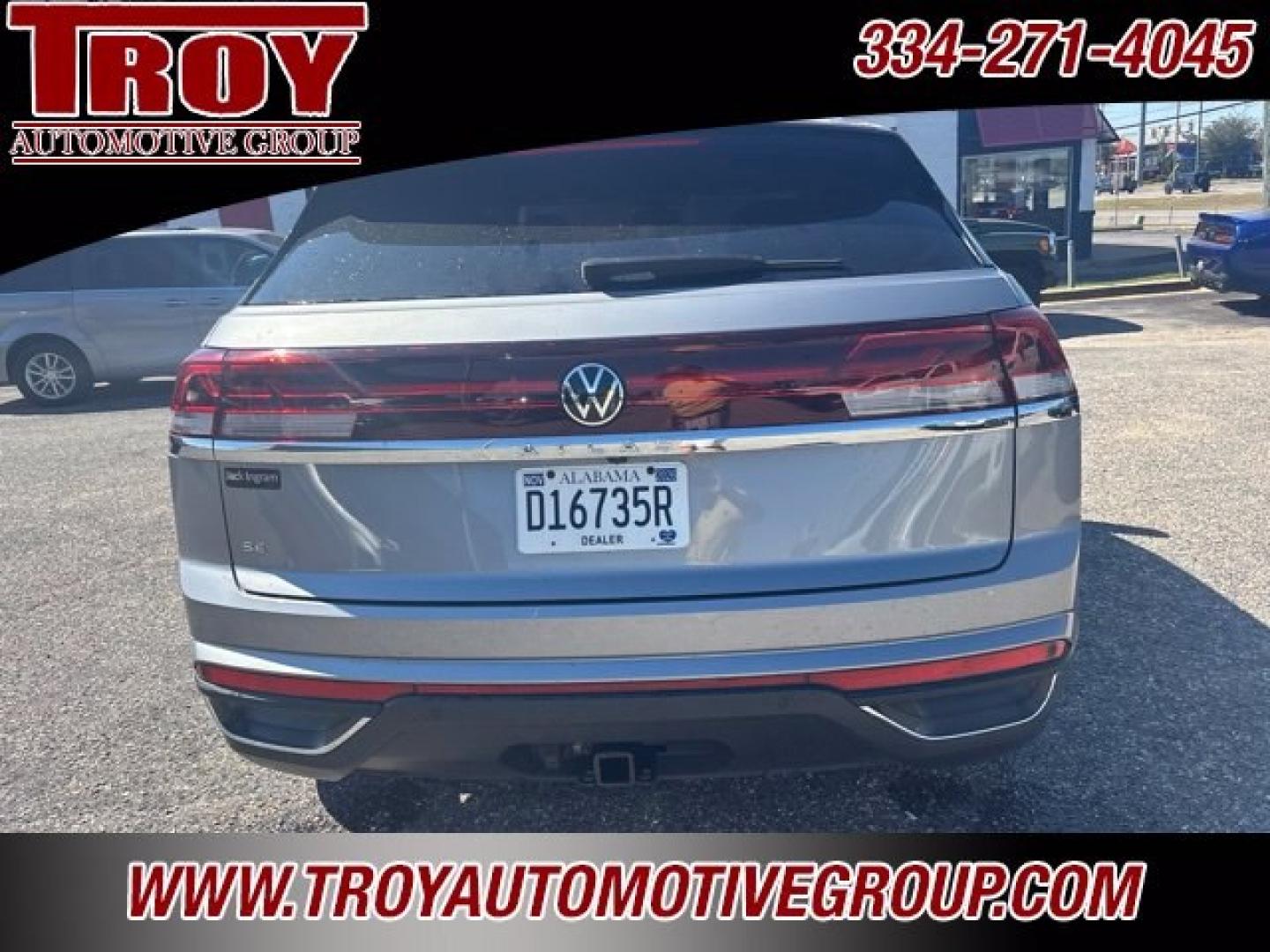 2024 Pure Gray /Titan Black Volkswagen Atlas Cross Sport 2.0T SE w/Technology (1V2JE2CA9RC) with an 2.0L TSI engine, Automatic transmission, located at 6812 Atlanta Hwy, Montgomery, AL, 36117, (334) 271-4045, 32.382118, -86.178673 - Tow Package!<br>1-Owner!!<br>Sunroof<br>Back Up Camera!!<br>Heated/Cooled Seats!!- Photo#14