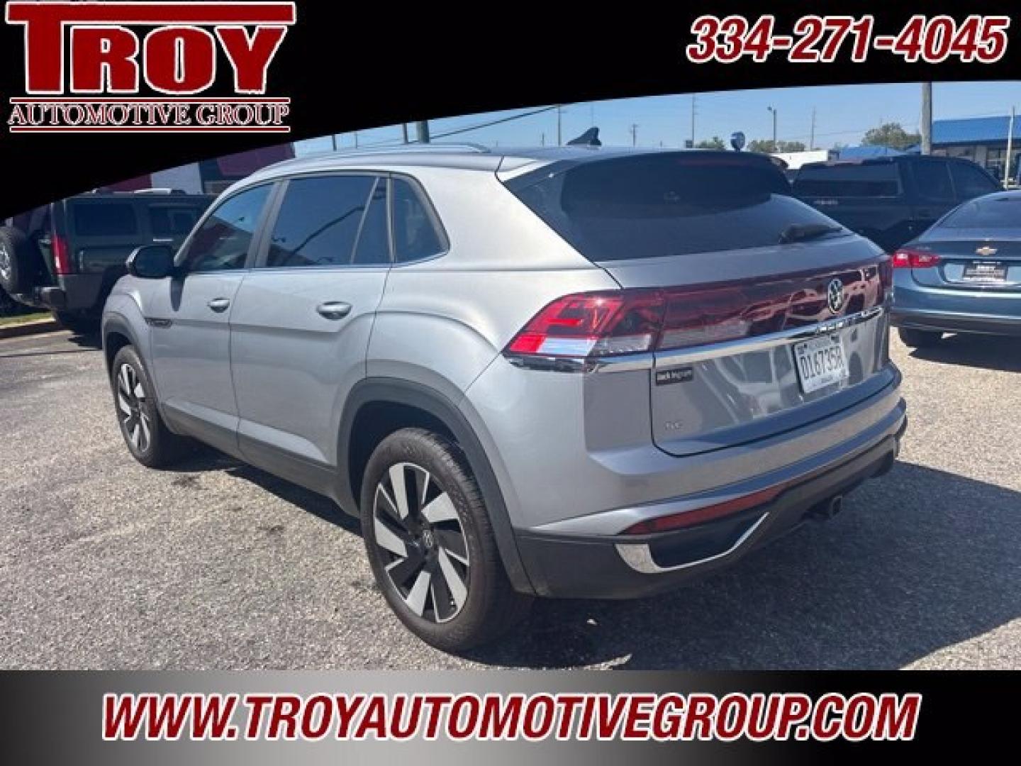 2024 Pure Gray /Titan Black Volkswagen Atlas Cross Sport 2.0T SE w/Technology (1V2JE2CA9RC) with an 2.0L TSI engine, Automatic transmission, located at 6812 Atlanta Hwy, Montgomery, AL, 36117, (334) 271-4045, 32.382118, -86.178673 - Tow Package!<br>1-Owner!!<br>Sunroof<br>Back Up Camera!!<br>Heated/Cooled Seats!!- Photo#16