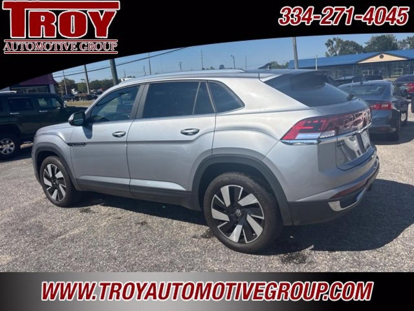 2024 Pure Gray /Titan Black Volkswagen Atlas Cross Sport 2.0T SE w/Technology (1V2JE2CA9RC) with an 2.0L TSI engine, Automatic transmission, located at 6812 Atlanta Hwy, Montgomery, AL, 36117, (334) 271-4045, 32.382118, -86.178673 - Tow Package!<br>1-Owner!!<br>Sunroof<br>Back Up Camera!!<br>Heated/Cooled Seats!!- Photo#17