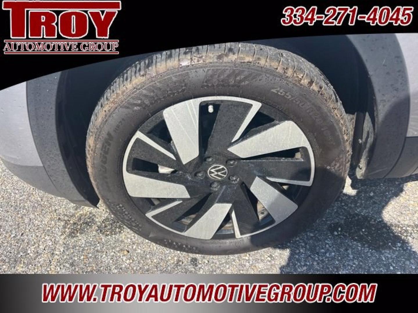 2024 Pure Gray /Titan Black Volkswagen Atlas Cross Sport 2.0T SE w/Technology (1V2JE2CA9RC) with an 2.0L TSI engine, Automatic transmission, located at 6812 Atlanta Hwy, Montgomery, AL, 36117, (334) 271-4045, 32.382118, -86.178673 - Tow Package!<br>1-Owner!!<br>Sunroof<br>Back Up Camera!!<br>Heated/Cooled Seats!!- Photo#21