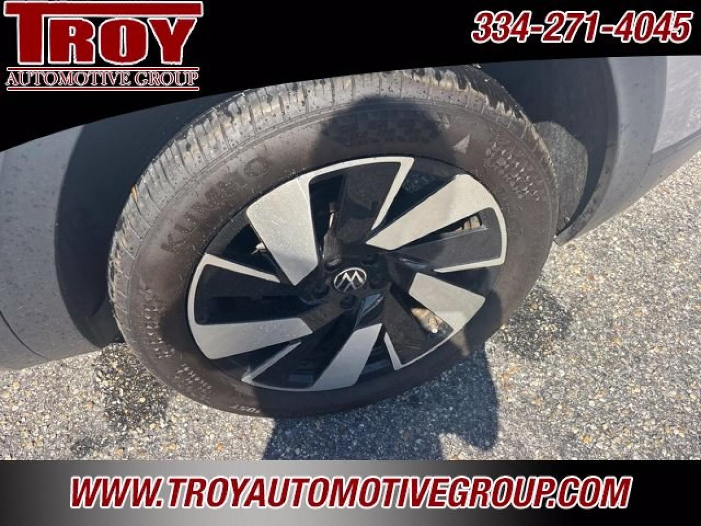 2024 Pure Gray /Titan Black Volkswagen Atlas Cross Sport 2.0T SE w/Technology (1V2JE2CA9RC) with an 2.0L TSI engine, Automatic transmission, located at 6812 Atlanta Hwy, Montgomery, AL, 36117, (334) 271-4045, 32.382118, -86.178673 - Tow Package!<br>1-Owner!!<br>Sunroof<br>Back Up Camera!!<br>Heated/Cooled Seats!!- Photo#22