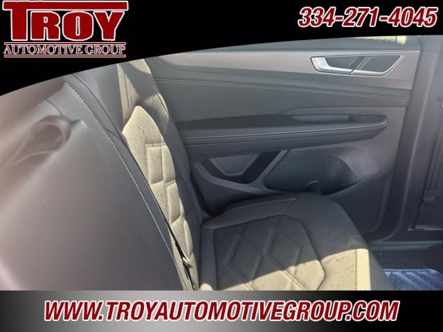 2024 Pure Gray /Titan Black Volkswagen Atlas Cross Sport 2.0T SE w/Technology (1V2JE2CA9RC) with an 2.0L TSI engine, Automatic transmission, located at 6812 Atlanta Hwy, Montgomery, AL, 36117, (334) 271-4045, 32.382118, -86.178673 - Tow Package!<br>1-Owner!!<br>Sunroof<br>Back Up Camera!!<br>Heated/Cooled Seats!!- Photo#32