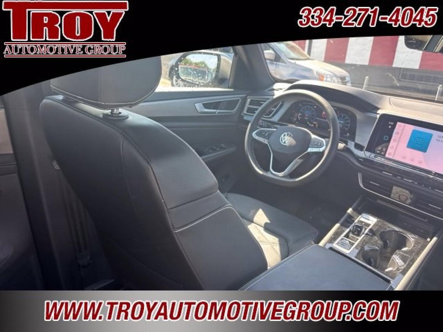 2024 Pure Gray /Titan Black Volkswagen Atlas Cross Sport 2.0T SE w/Technology (1V2JE2CA9RC) with an 2.0L TSI engine, Automatic transmission, located at 6812 Atlanta Hwy, Montgomery, AL, 36117, (334) 271-4045, 32.382118, -86.178673 - Tow Package!<br>1-Owner!!<br>Sunroof<br>Back Up Camera!!<br>Heated/Cooled Seats!!- Photo#33