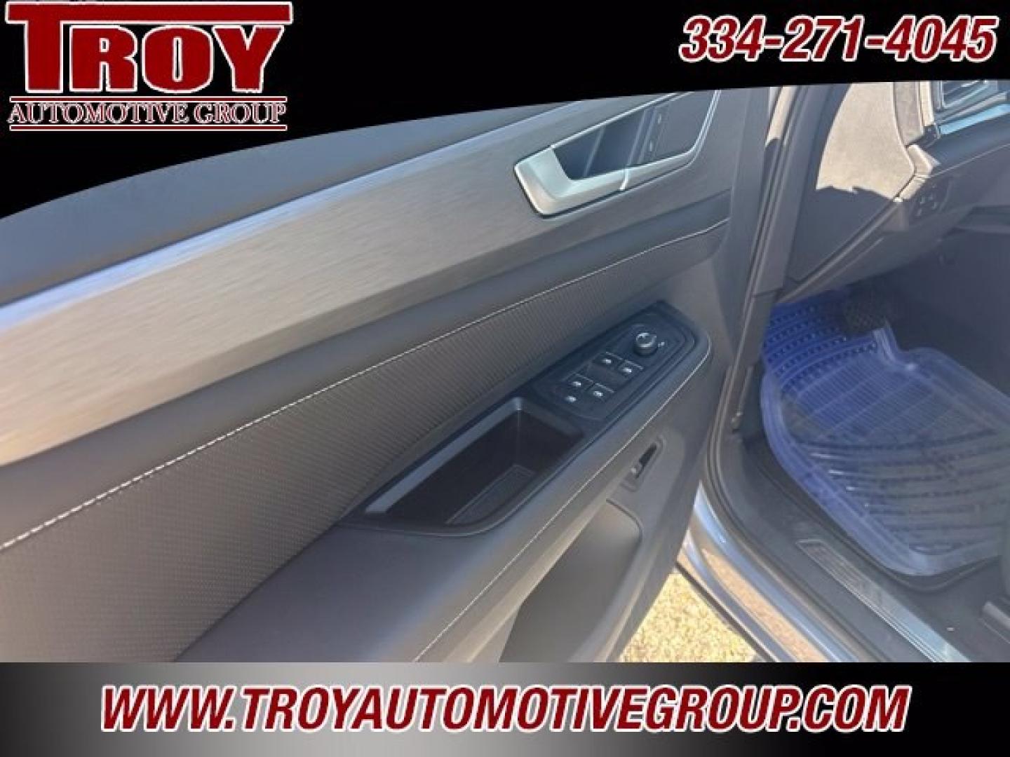 2024 Pure Gray /Titan Black Volkswagen Atlas Cross Sport 2.0T SE w/Technology (1V2JE2CA9RC) with an 2.0L TSI engine, Automatic transmission, located at 6812 Atlanta Hwy, Montgomery, AL, 36117, (334) 271-4045, 32.382118, -86.178673 - Tow Package!<br>1-Owner!!<br>Sunroof<br>Back Up Camera!!<br>Heated/Cooled Seats!!- Photo#48